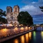 Modern Design Loft Apartment, Steps To Notre Dame شقة باريس